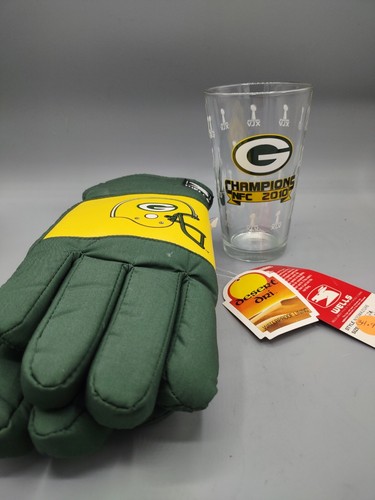 BRAND NEW GREEN BAY PACKERS WINTER GLOVES AND GLASS A MUST HAVE