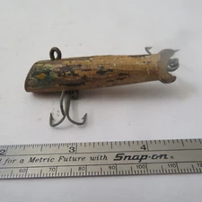 FISHING LUR UNKNOWN  2½"   VINTAGE WOOD  NOSE WEIGHTED FAN TAIL MINNOW