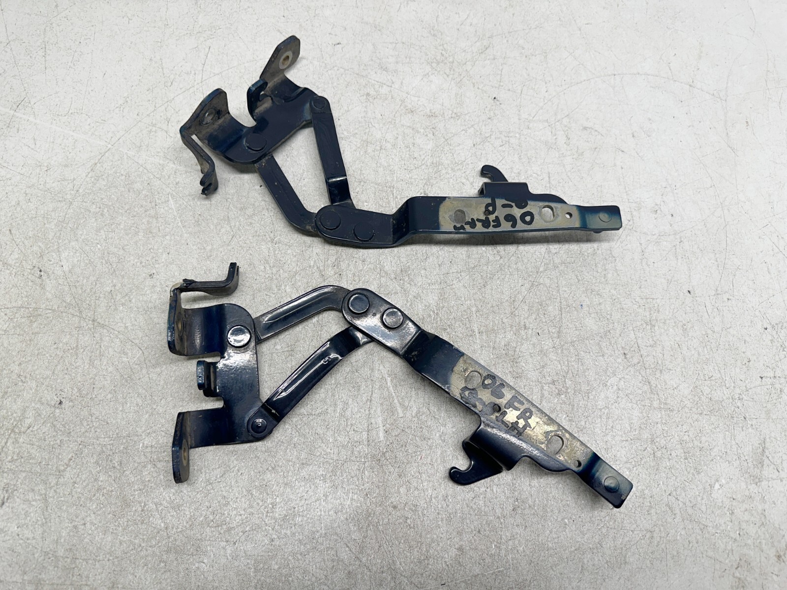 Maserati Quattroporte 2003-2012 Left Engine lid hinges Pair