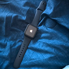 Apple Watch Series SE 40mm Black Aluminum Case Black Silicone Band iOS