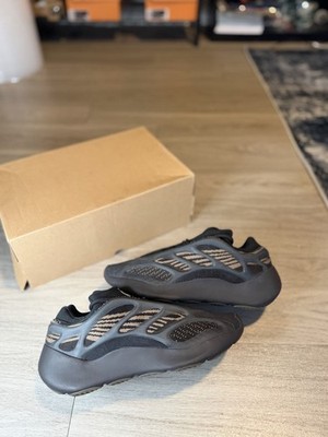 adidas Yeezy 700 V3 Clay Brown Size 9 GY0189 NEW MENS