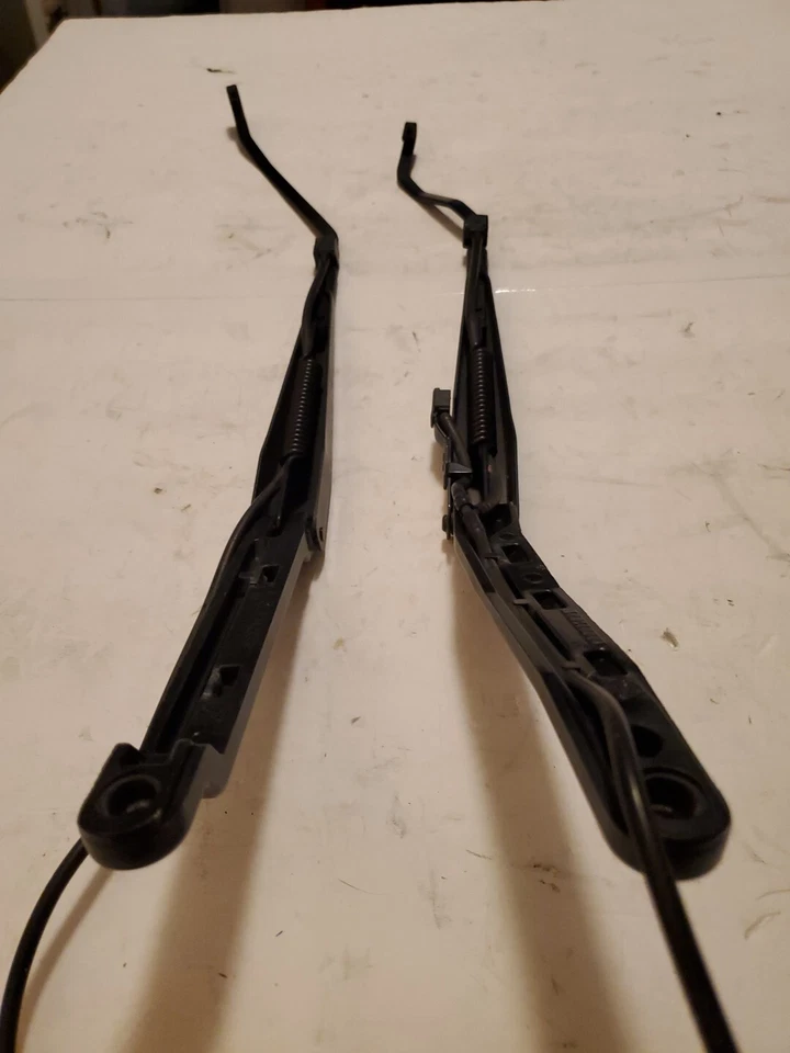 Par de brazos limpiaparabrisas izquierdo y derecho Pontiac Sunfire 1998-2005 fabricante original sin cuchillas Foto 3 de 4