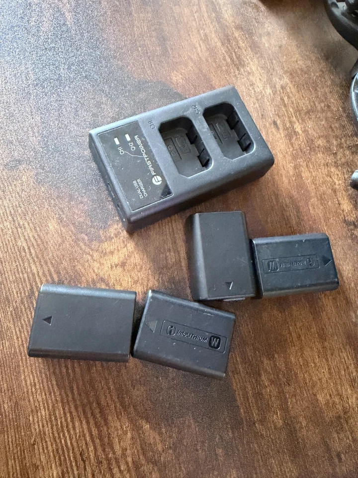 Sony A6000 Mirrorless Digital SLR Camera - Black + 4 Batteries and Charger - Image 4 of 4