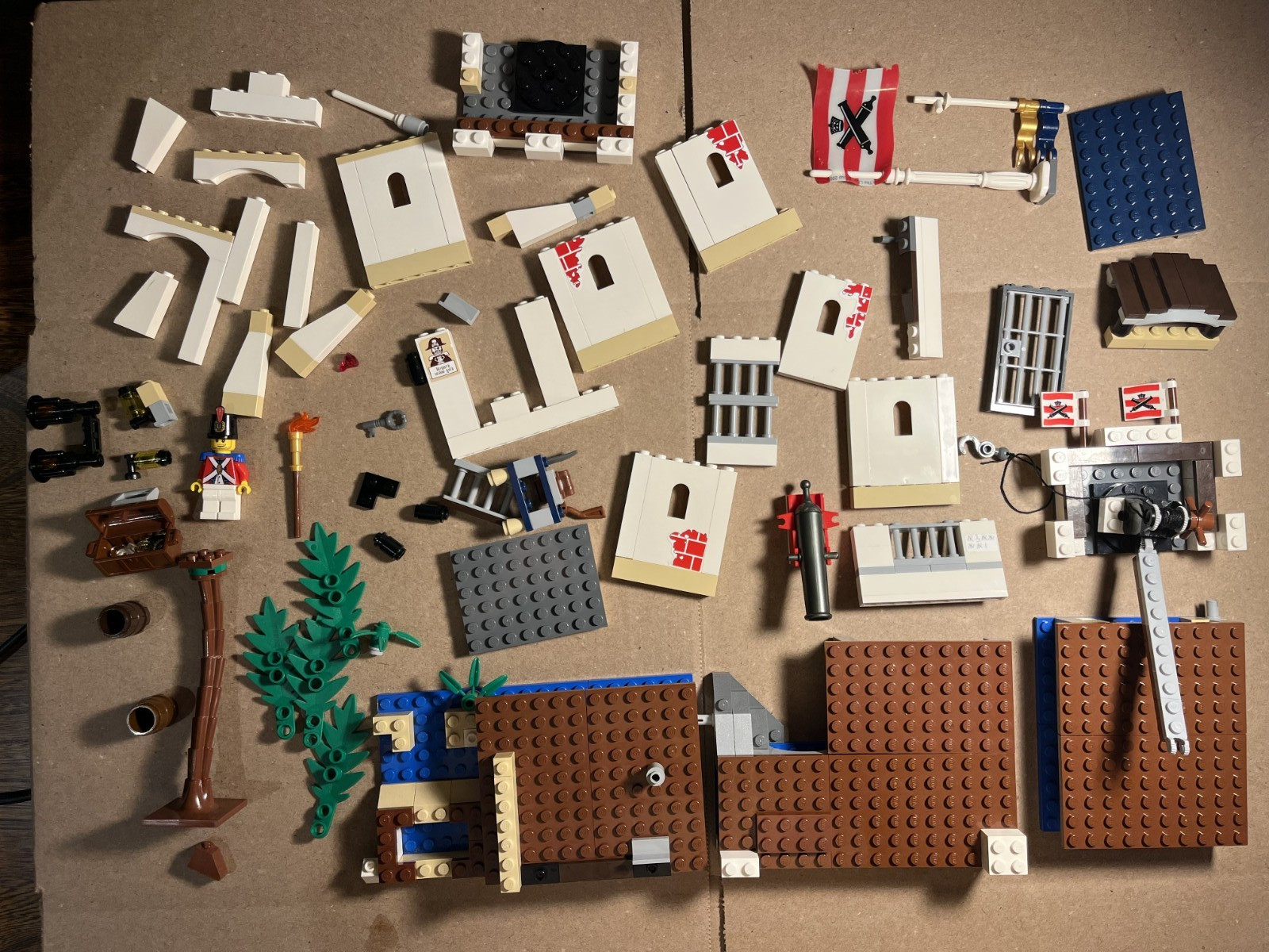 LEGO Pirates: Soldiers' Fort (6242)