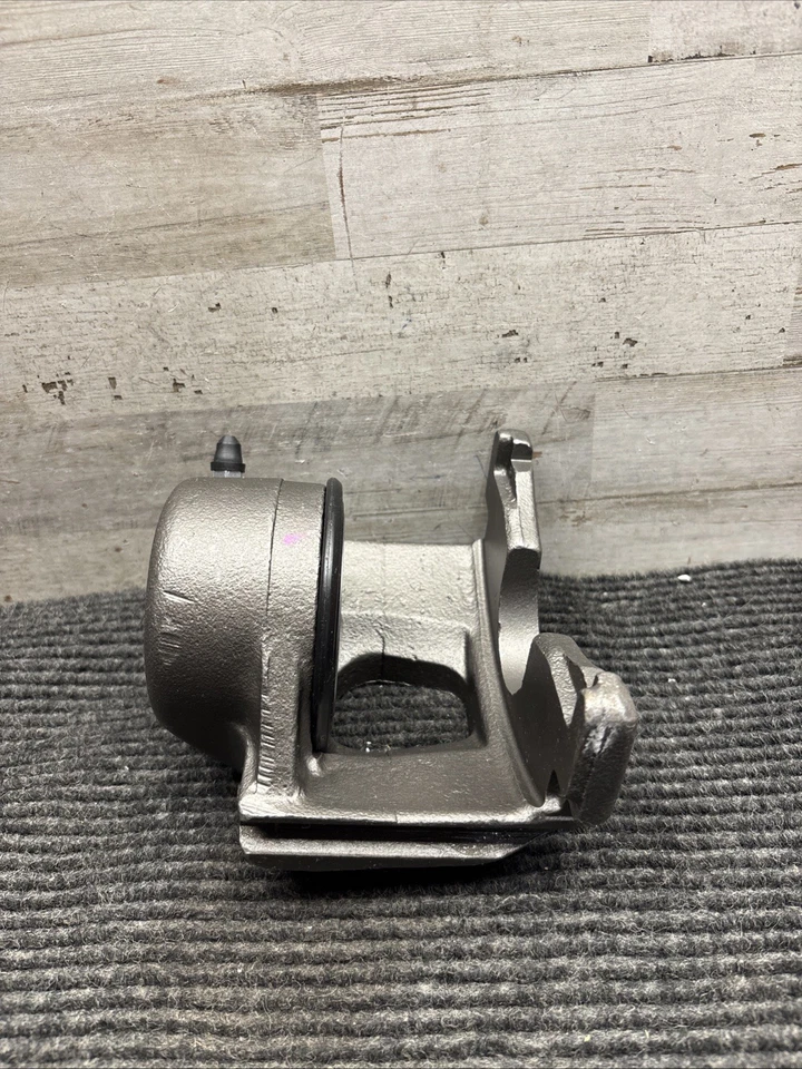 Disc Brake Caliper AcDelco 19141053 - Image 4 of 4