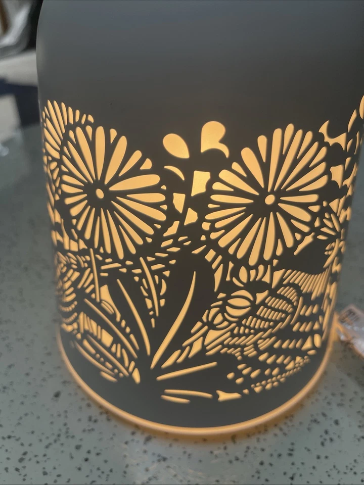 Lámpara de Mesa De Colección Ikea Decorativa Bosque Bosque Blanco Encaje Floral Pájaro (LED) USADA EN EXCELENTE ESTADO Foto 4 de 4