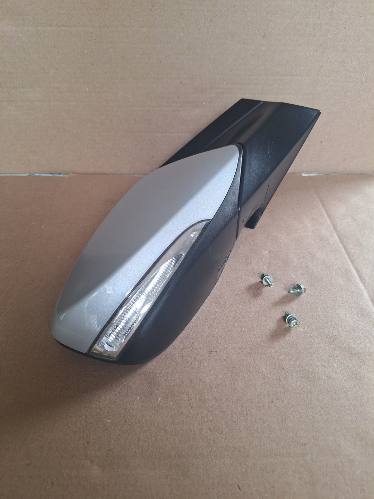 2012-2017 Hyundai Accent Passenger Side Mirror Turn Signal Silver Oem Rh 