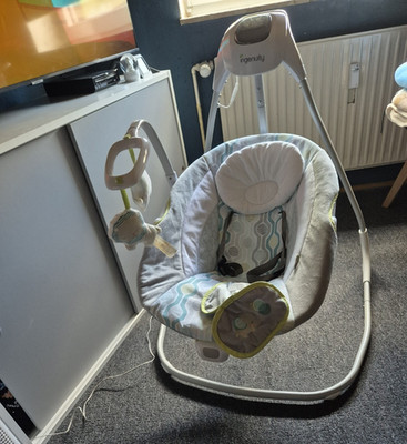 Ingenuity SimpleComfort Cradling Swing Baby-Schaukel elektrisch mit Spielbügel