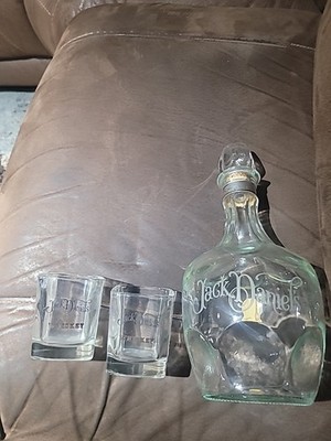 Jack Daniels Old No 7 Bottle Whiskey Decanter and 2 glasses No RESERVE