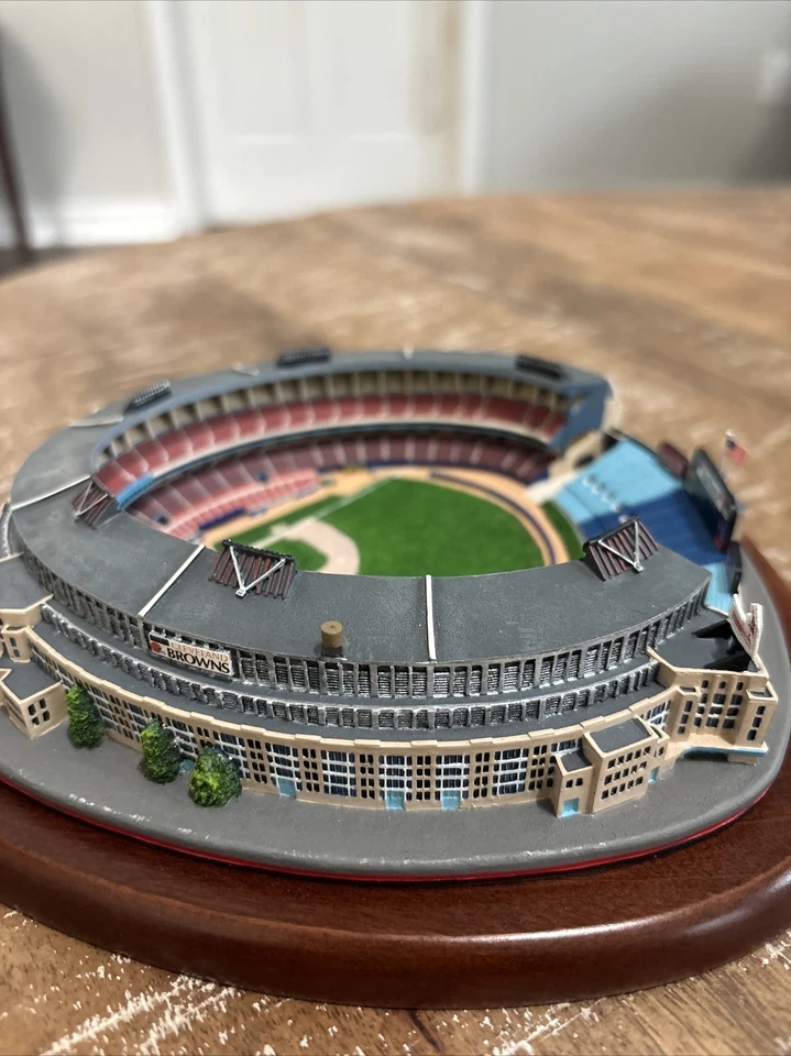 Danbury Mint Cleveland Indians Cleveland Municipal Stadium Replica - Image 3 of 4