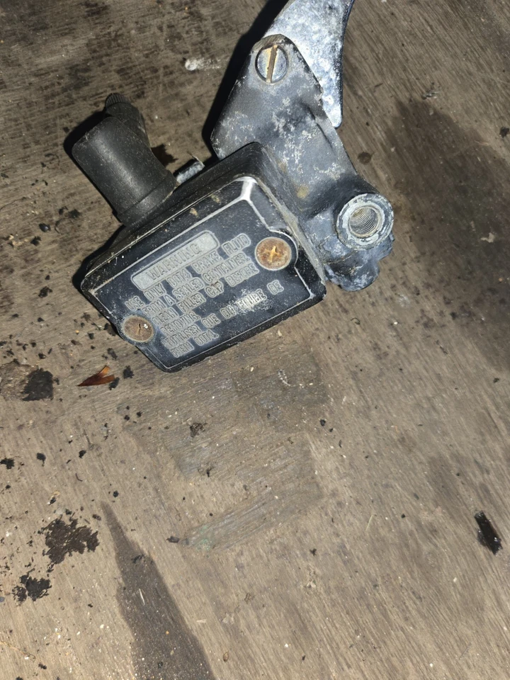 CILINDRO MAESTRO FRENO DELANTERO KAWASAKI ZL900 ZL1000 ELIMINATOR 900 1000 43015-1293 Foto 2 de 3