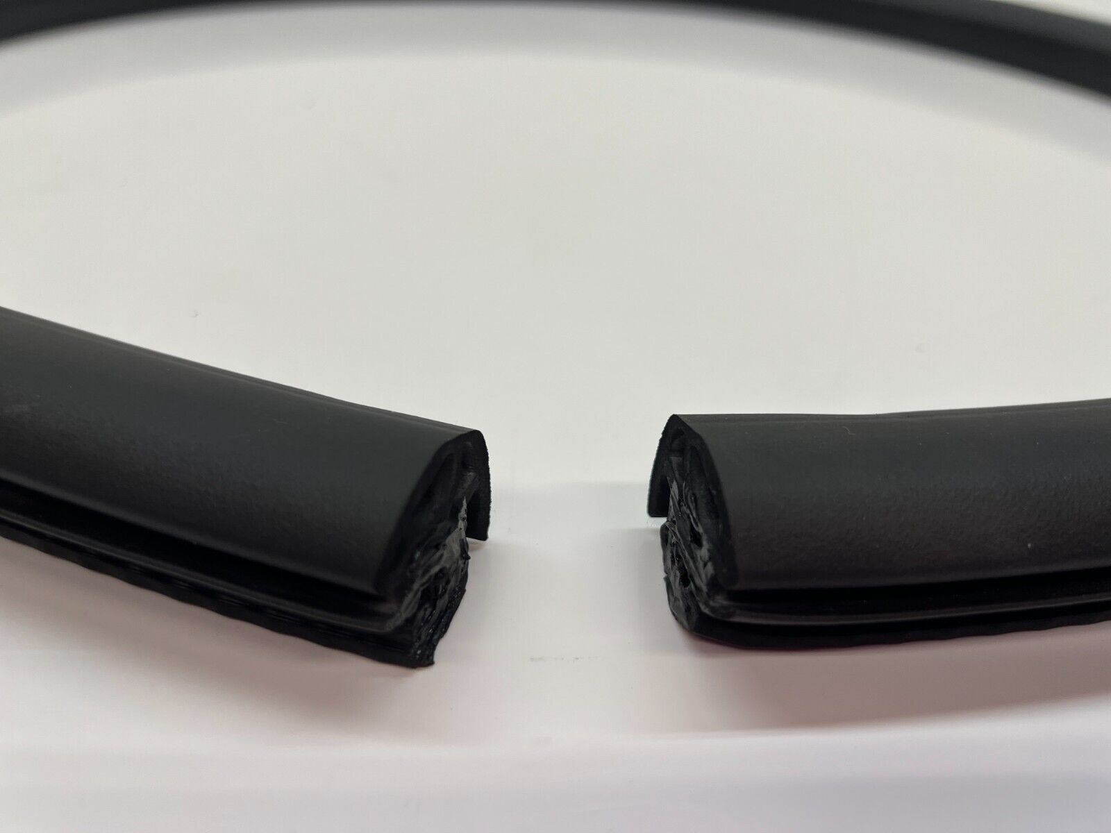 LAMBORGHINI AVENTADOR DOOR WINDOW GLASS GASKET MOULDING SEAL TRIM OEM 470831721