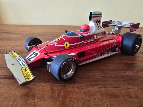 Minichamps 1:18 Niki Lauda Ferrari 312T 1975 F1 World Champion 181750012