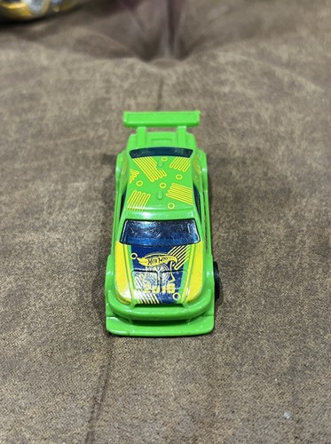 Hot Wheels BFB98 Sport Coupé 2013 1:64. Verde y amarillo - Imagen 3 de 6