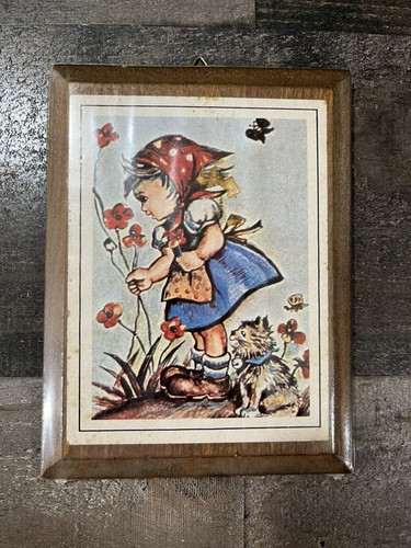 Placa de pared de madera T Jones niña recogiendo flores con gato embalaje original