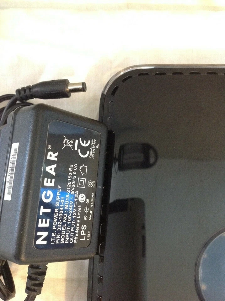 Netgear WNDR3300 Rangemax Dual Band 300 Mbps Wireless-N Router  - Image 3 of 4