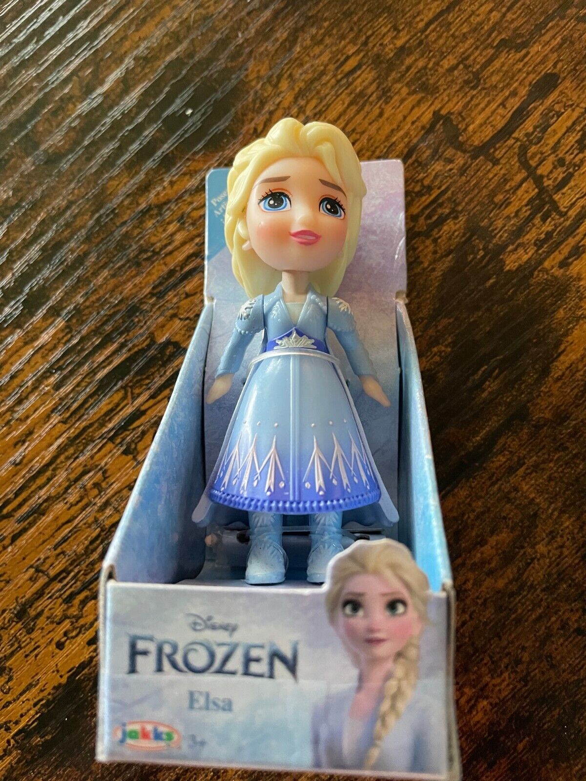 Boneca Princesas Disney Frozen Elsa Adventure Doll com Fantasia