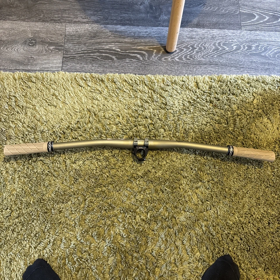 Renthal Fatbar 31.8mm, 780mm wide, 20mm rise & Apex stem 31.8mm x 31mm & Grips. - Image 2 of 4