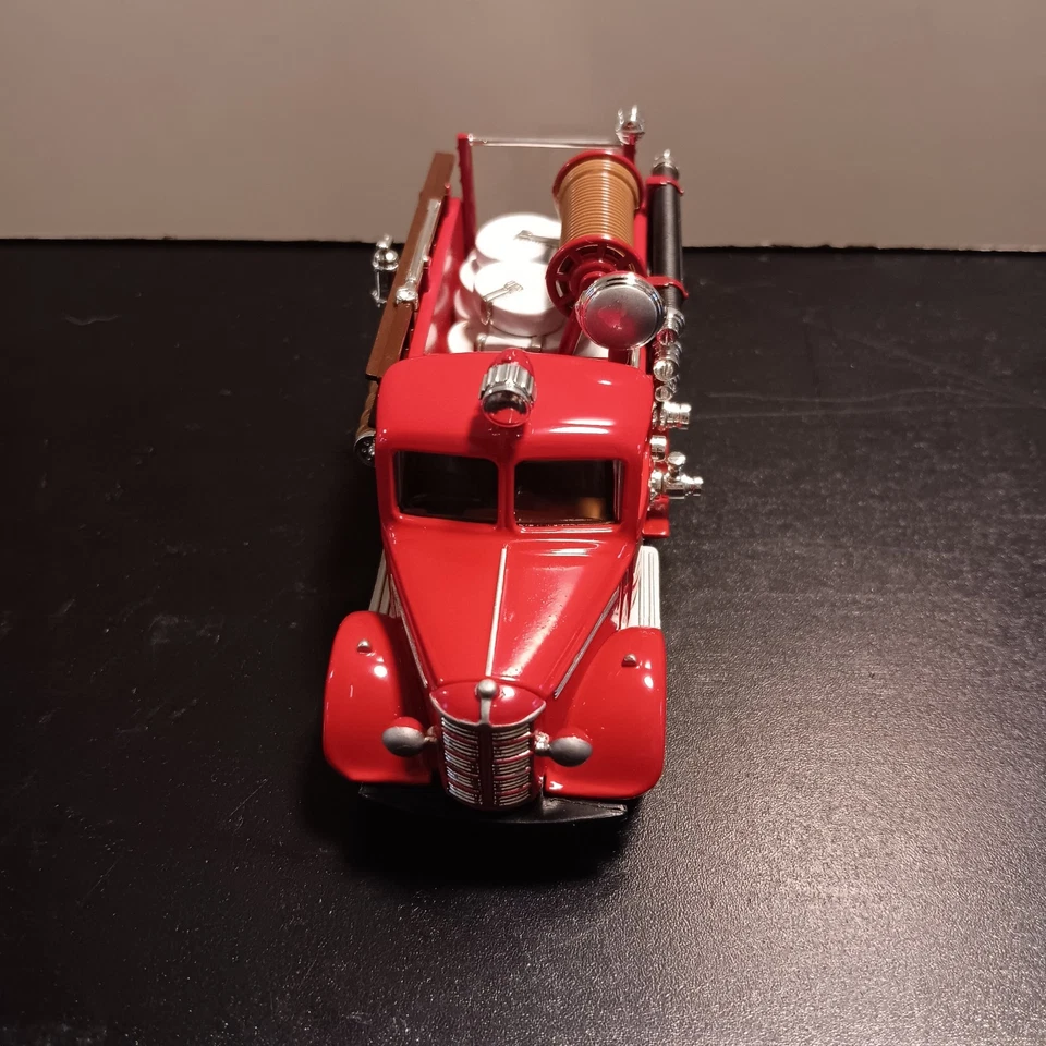 Matchbox Models of Yesteryear 1935 Mack Fire Pumper Truck YFE15 Foto 3 de 4