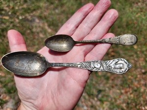 2 X 1898 Battleship Maine Capt. Sigsbee Adm.Dewey Pres.McKinley Souvenir Spoons