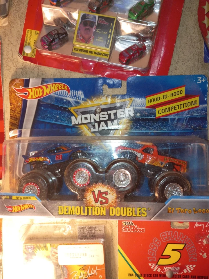 nascar diecast 1 64 hot wheels - Image 2 of 4