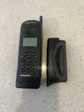 (Lot 93) Qualcomm Globalstar GPS-1600 Tri-Mode Satellite Phone Turn On Untested)