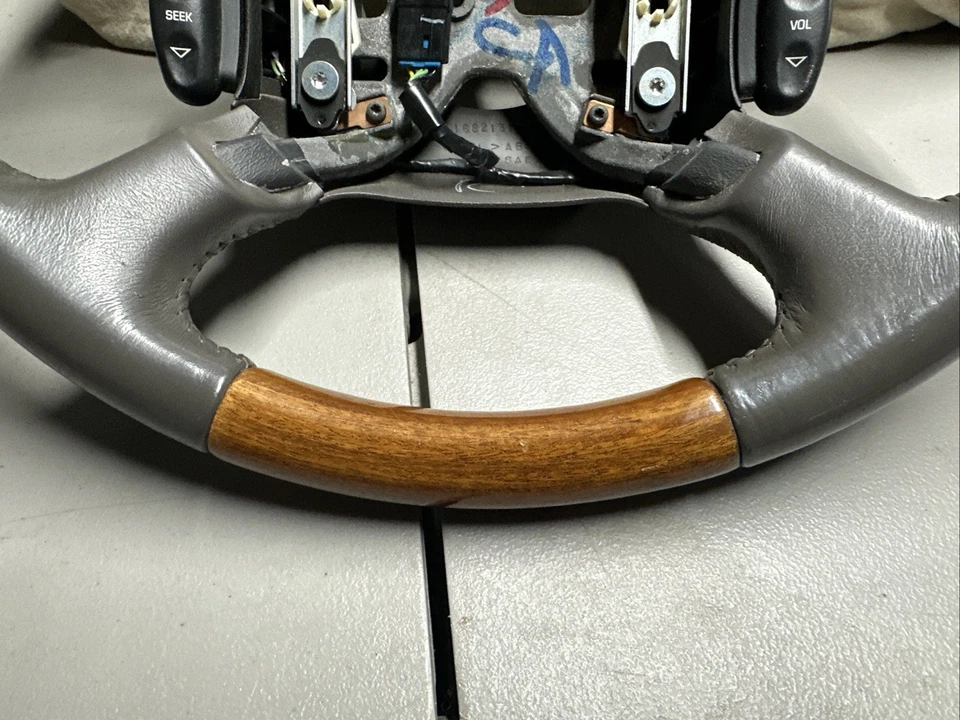 Chevrolet GMC Cadillac VD 1998-2002 cuero neutro madera grano volante Foto 3 de 4