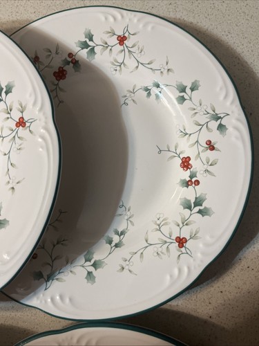 Pfaltzgraff Winterberry Salad Plates 8” Christmas Set Of 6 - Picture 4 of 8