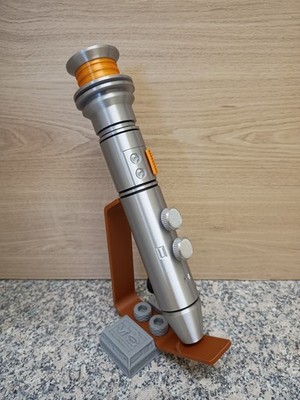 Shaak Ti Maßstab 1:1 3D gedrucktes Lichtschwert mit Aufsteller