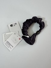 New Lululemon Uplifting Scrunchie With Logo Charm NWT ARPR Limited Edition