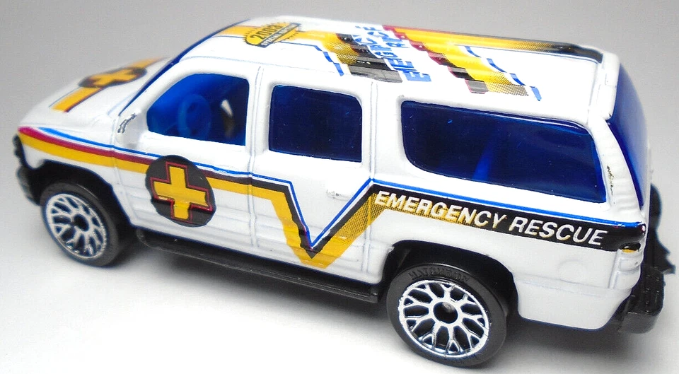 2003 MATCHBOX '00 CHEVY SUBURBAN EMERGENCY RESCUE WHITE 1:76 DIECAST TRUCK - Image 3 of 4