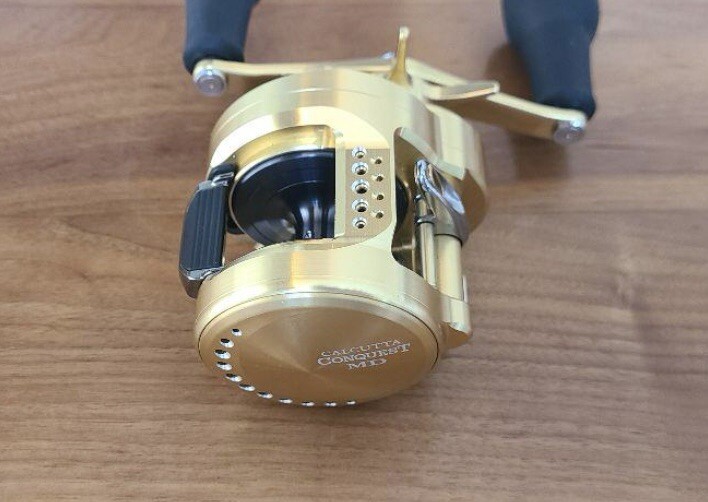 Shimano : 23 Calcutta Conquest MD 301XGLH, Round Bait Reel