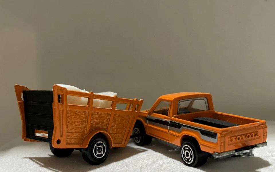 Camioneta y remolque Majorette serie 300 Betaillere Toyota Hilux RARO Foto 4 de 4