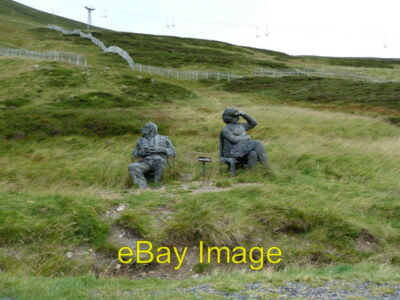 Photo 6x4 Tommy and Maggie Sculpture by Malcolm Robertson. LinkExternal l c2012