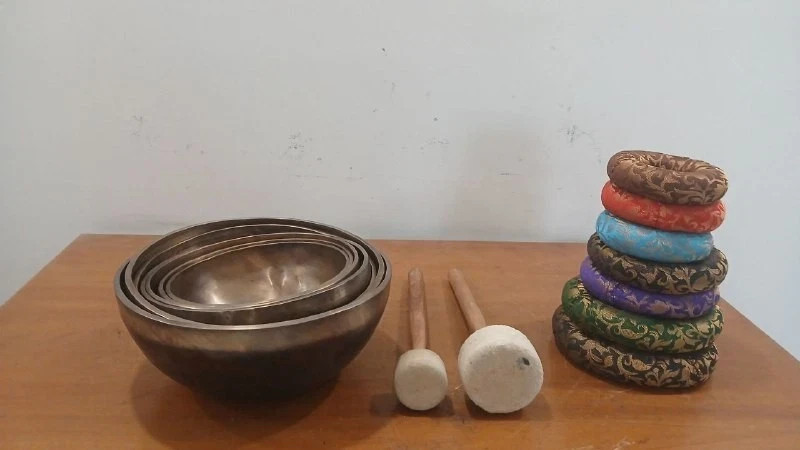 Kundalini Carved Tibetan Singing Bowl Set — Chakra Healing, Meditation & Yoga