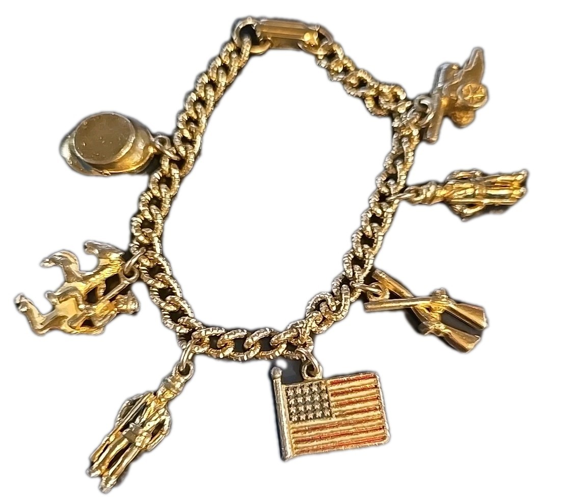 Vintage Civil War Silvertone 7 Charm Bracelet Canyon Soldier USA Flag Guns