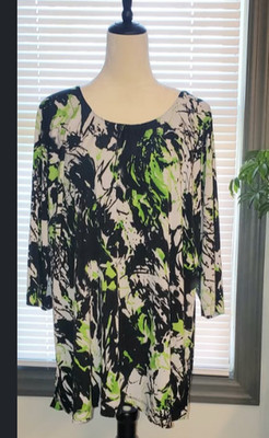 Plus Size 2X - 3/4 Sleeve Silky Top Black/White/Green Color Splash Pattern Tunic
