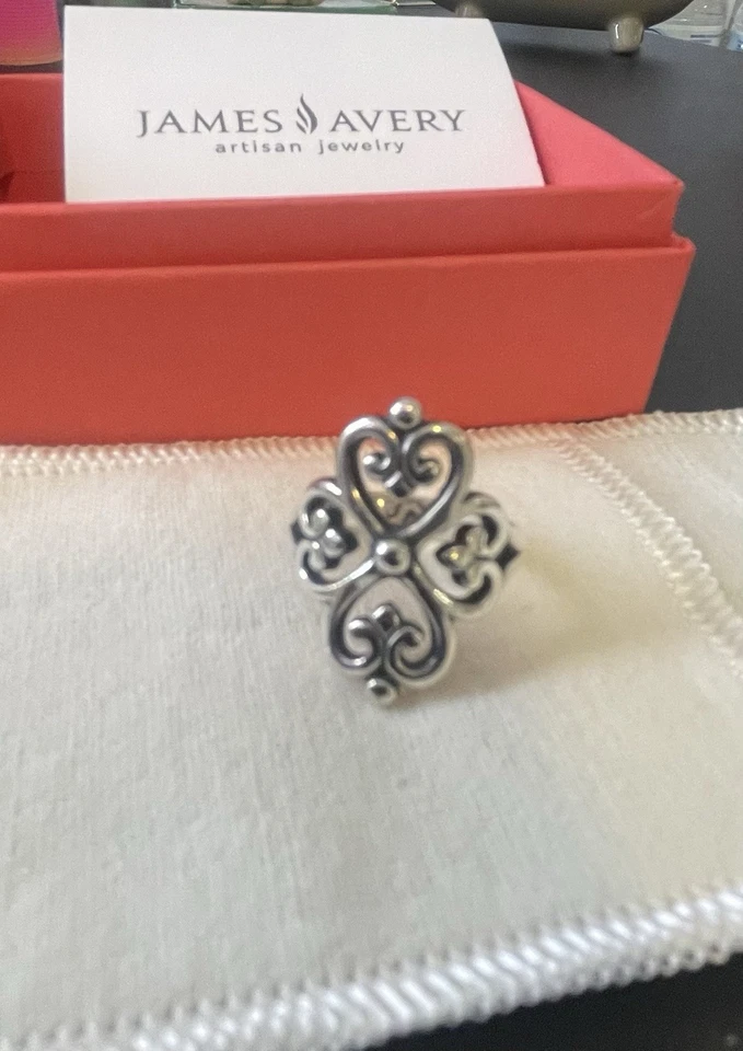Anillo James Avery Corazones Adornados Plata de Ley • Talla 7. Foto 4 de 4