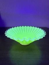 VTG Fenton IVORY Crest 7” Crimped Ruffled Bowl Uranium Spicy BIG GLOW