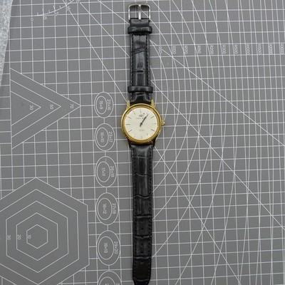 Mechanische Handaufzugsuhr Beijing Double Rhomb Silberner Nagel Goldenes Gehäuse