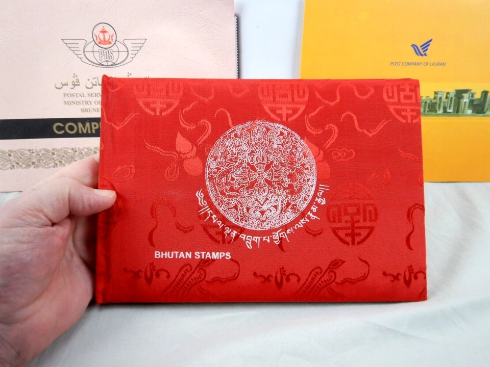 2004-2009 POSTAGE STAMPS OF THE MIDDLE EAST COMMEMORATIVE BOOKLETS - Image 2 of 4