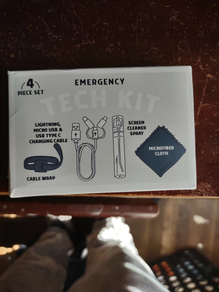 Kit técnico de emergencia Kikkerland conjunto de 4 piezas NUEVO cable de carga de teléfono pantalla limpia Foto 2 de 4