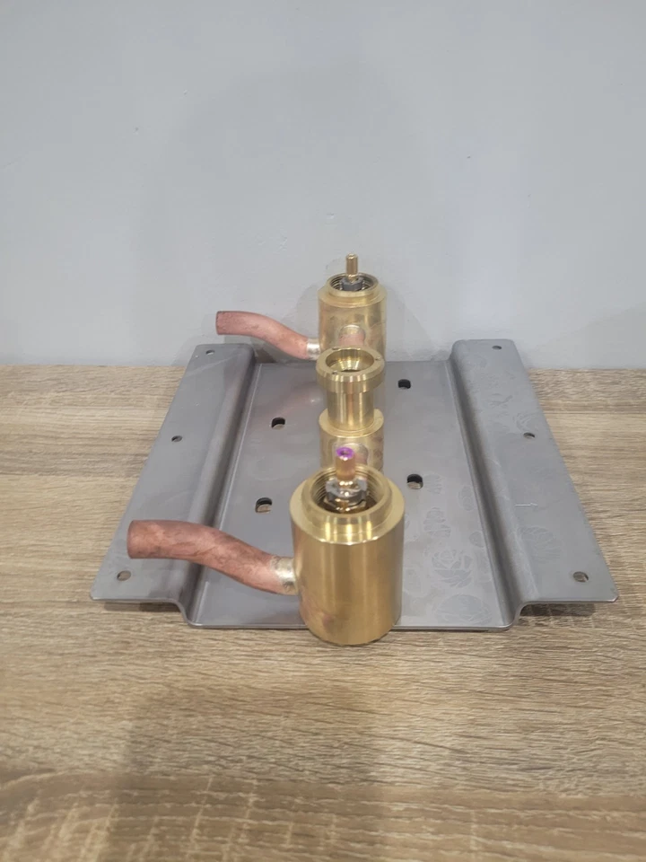 Válvula de cerámica Kohler K-410-K-NA Falling Water® para grifo montado en la pared de 2 manijas Foto 4 de 4