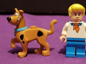 LEGO Scooby Doo Minifigure Lot Fred Shaggy Scooby Zombie Zeke Villain
