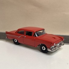 Diecast Toy Model 1957 Ford Custom 300 Tudor 2-door V8 Hardtop Sedan Red 164