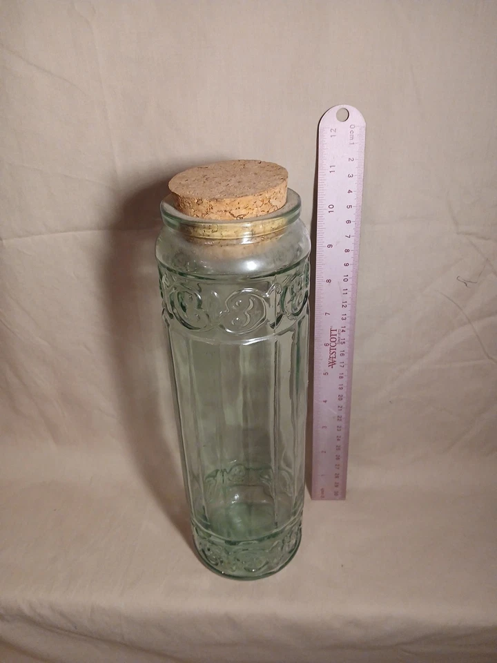 Tarro de pasta de vidrio en relieve verde vintage con corcho Foto 2 de 3