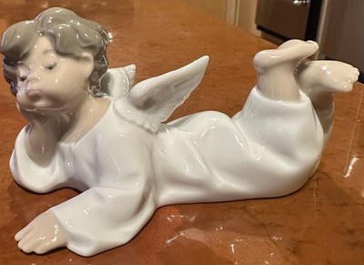 Lladró Porcelain Figurine Angel Laying Down Retired Vintage