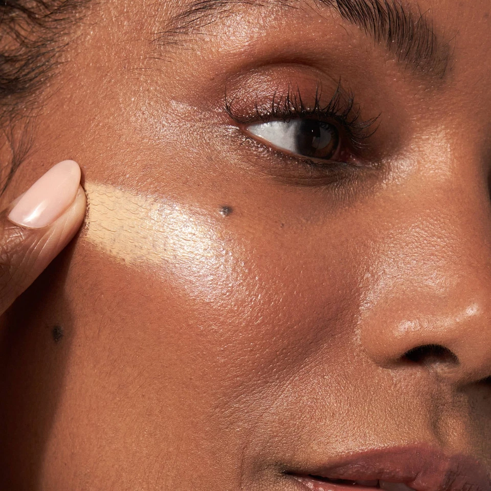 Crema hidratante iluminadora Gleam + Glow FPS 50 Foto 3 de 4