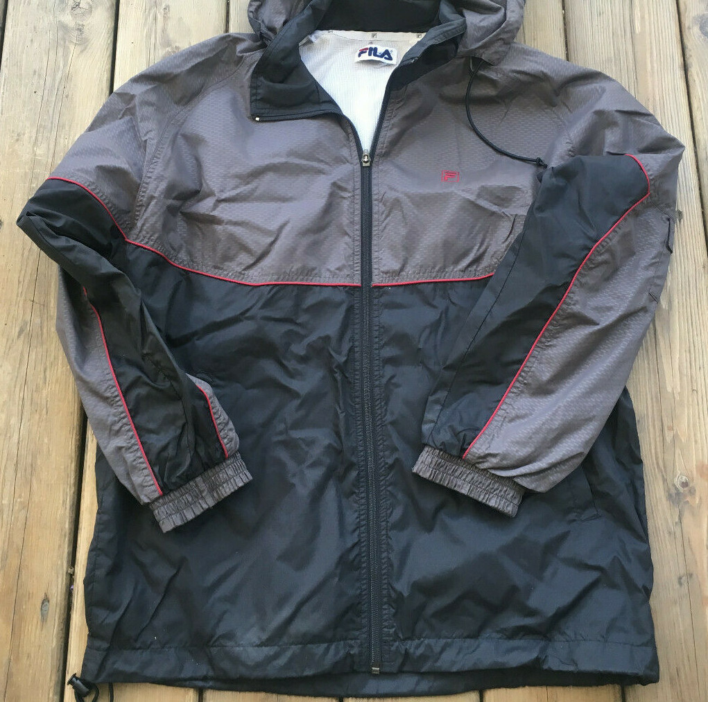 Giacca frangivento con cappuccio Fila da uomo piccola nera grigia rossa gesso tasca nylon