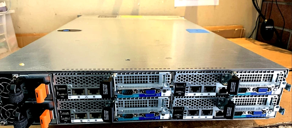 Dell PowerEdge C6220 II 4 Node 24 Port (8x) Xeon E5-2680 v2 / 512GB RAM / 2x PSU Foto 4 de 4